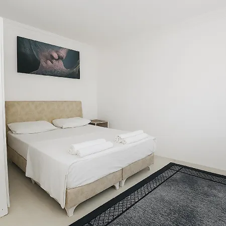 Hillside House Hotel de apartamente