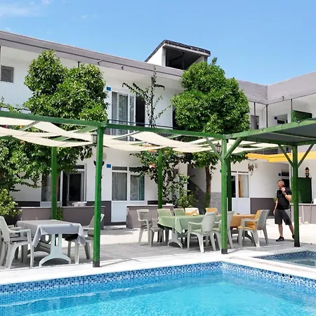 Hillside House מלון דירות סייד