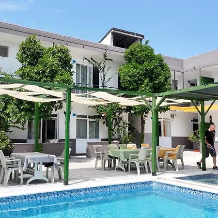 מלון דירות Hillside House סייד