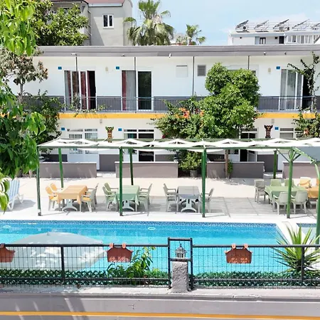 Apartmanhotel Hillside House 4*