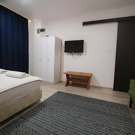 Hillside House 4* סייד