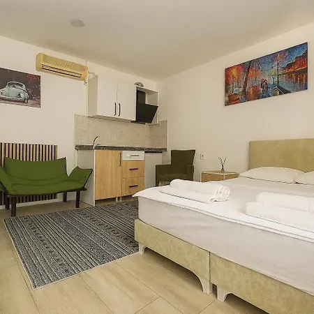 Aparthotel Hillside House
