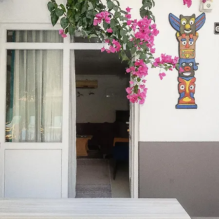 Hillside House מלון דירות סייד