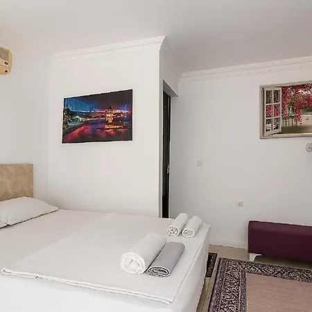 Apartmanhotel Hillside House Side