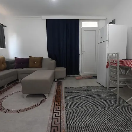 Hillside House מלון דירות 4*