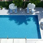 Aparthotel Hillside House 4*