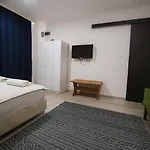 Hillside House 4* Side