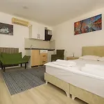 Aparthotel Hillside House
