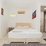 Aparthotel Hillside House 4*