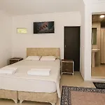 Hillside House 4* Side