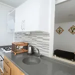 Aparthotel Hillside House Side