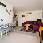 Hillside House Aparthotel