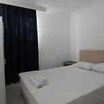Hillside House Aparthotel