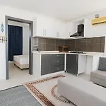 Hillside House 4*