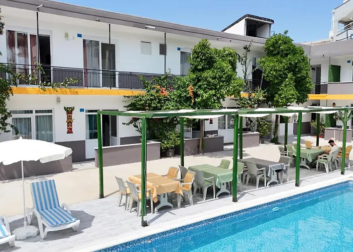 Hillside House Apartmanhotel 4*