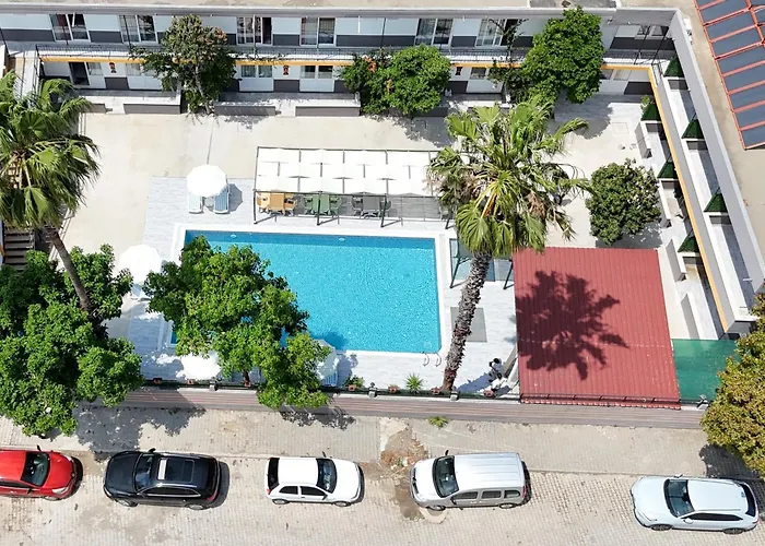 Hillside House 4* Side