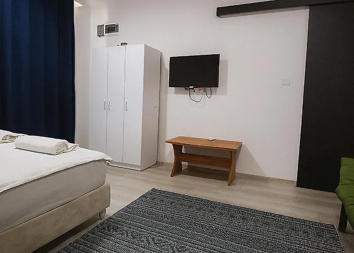 Hillside House 4* Side