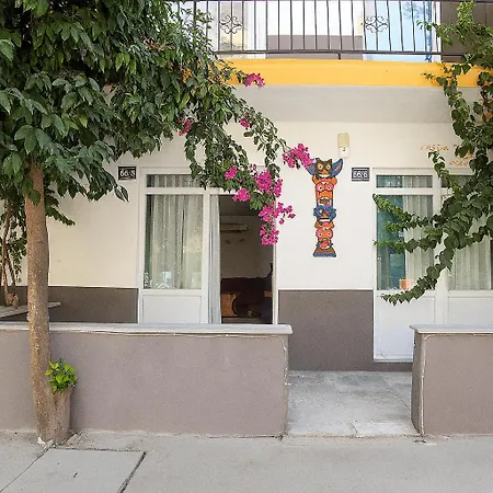 Aparthotel Hillside House